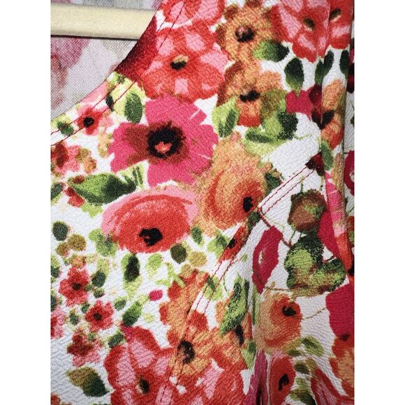 Bleeker & McDougal Women's 1X Red Floral Short Sleeve Shirt - Picture 8 of 12